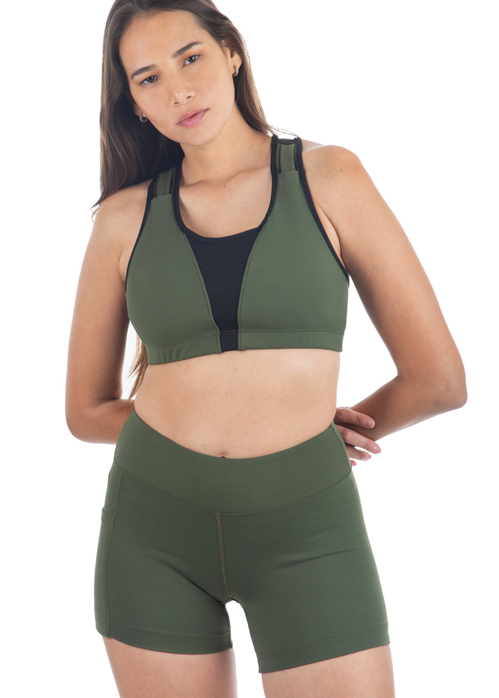 These motion shorts feature flat-locked seams and a convenient side pocket. With a 5" inseam, they provide a comfortable, lightweight feel against your skin. The wide waistband includes built-in elastic to enhance comfort, while the contour fit ensures a flattering and supportive silhouette.