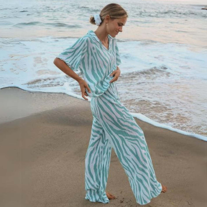 Turquoise Zebra Pleated Set Collared Short Sleeve Top Elastic Waist Bottoms Pleated Pants Crinkled Fabric Very Lightweight 100% Polyester Made in USA
