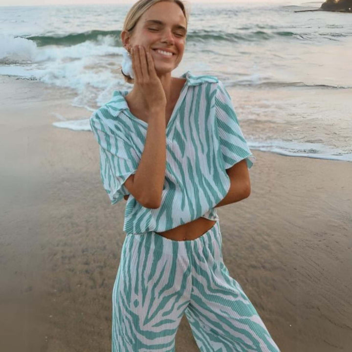 Turquoise Zebra Pleated Set Collared Short Sleeve Top Elastic Waist Bottoms Pleated Pants Crinkled Fabric Very Lightweight 100% Polyester Made in USA