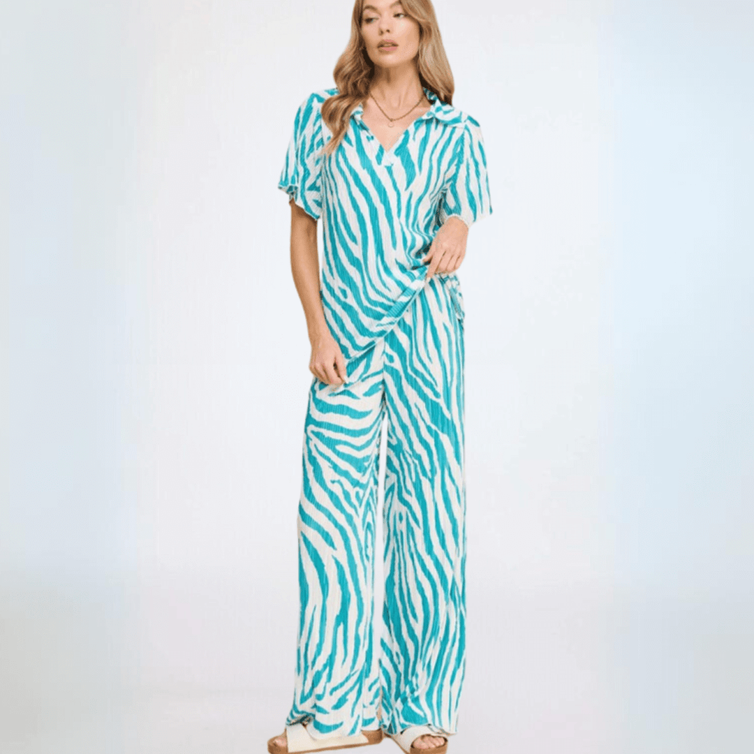 Turquoise Zebra Pleated Set Collared Short Sleeve Top Elastic Waist Bottoms Pleated Pants Crinkled Fabric Very Lightweight 100% Polyester Made in USA