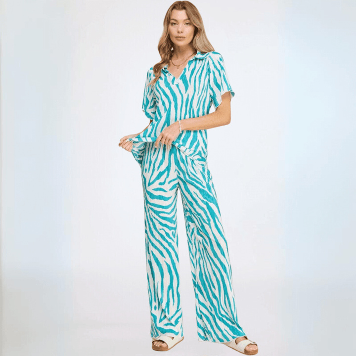 Turquoise Zebra Pleated Set Collared Short Sleeve Top Elastic Waist Bottoms Pleated Pants Crinkled Fabric Very Lightweight 100% Polyester Made in USA