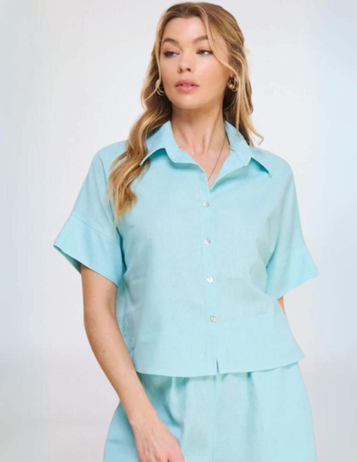 USA Made Women's Amari Linen Blend Button Down Short Sleeve Top in  Aqua Blue  | Classy Cozy Cool Made in America Clothing Boutique