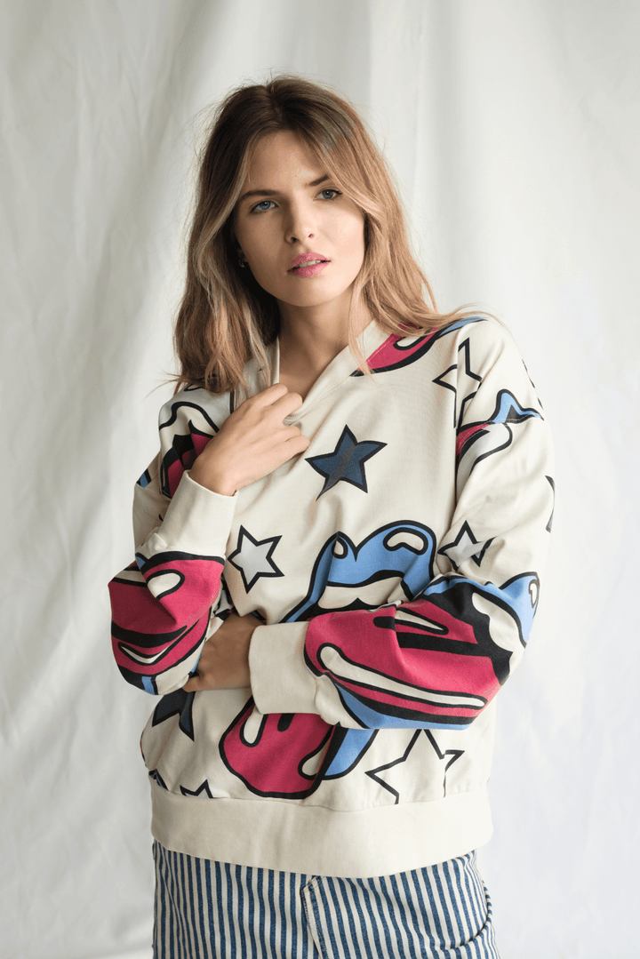 Can't get no satisfaction? This oversized sweatshirt is here to fix that! Introducing the Rolling Stones Loud Mouth Oversized Crewneck, a rock-and-roll dream come true. 