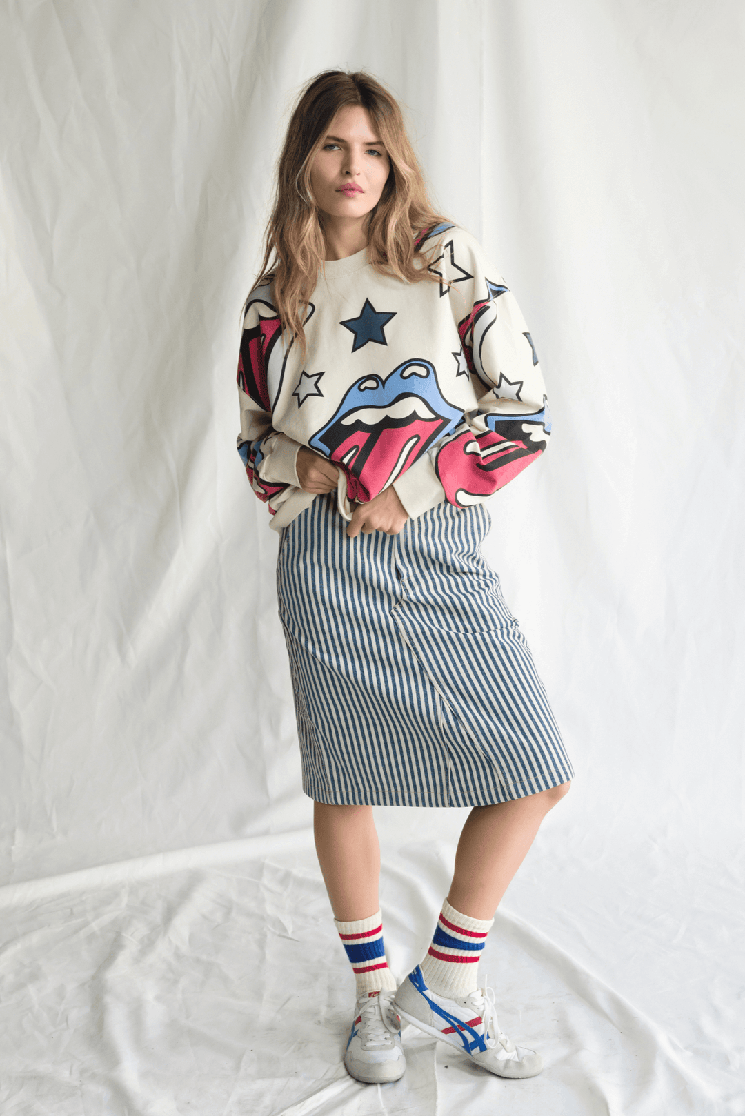 Can't get no satisfaction? This oversized sweatshirt is here to fix that! Introducing the Rolling Stones Loud Mouth Oversized Crewneck, a rock-and-roll dream come true. 