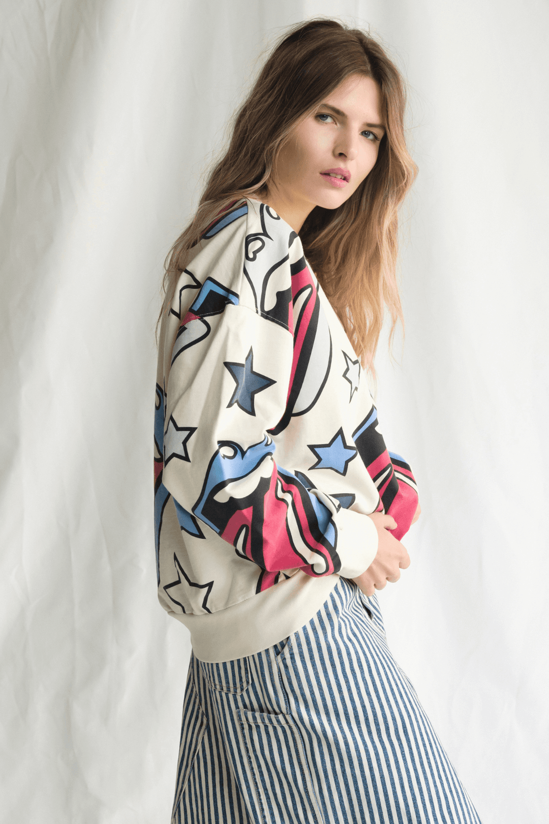 Can't get no satisfaction? This oversized sweatshirt is here to fix that! Introducing the Rolling Stones Loud Mouth Oversized Crewneck, a rock-and-roll dream come true. 