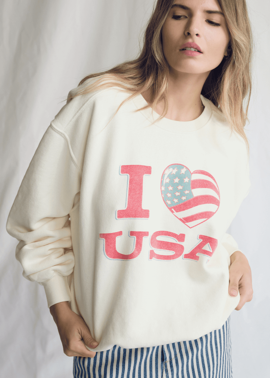Embrace pure American comfort with our "I Love USA" Pullover! This isn't just a sweatshirt; it's a hug of patriotic pride, crafted from sumptuously soft 100% premium cotton in a timeless, versatile vanilla color. 