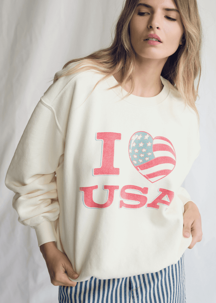 Embrace pure American comfort with our "I Love USA" Pullover! This isn't just a sweatshirt; it's a hug of patriotic pride, crafted from sumptuously soft 100% premium cotton in a timeless, versatile vanilla color. 