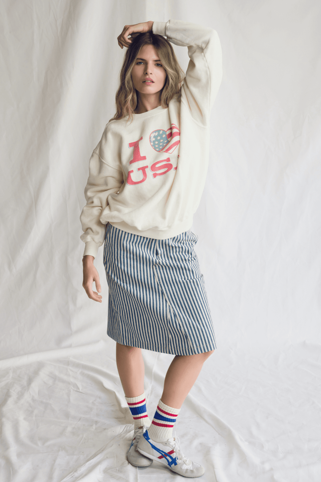 Embrace pure American comfort with our "I Love USA" Pullover! This isn't just a sweatshirt; it's a hug of patriotic pride, crafted from sumptuously soft 100% premium cotton in a timeless, versatile vanilla color. 