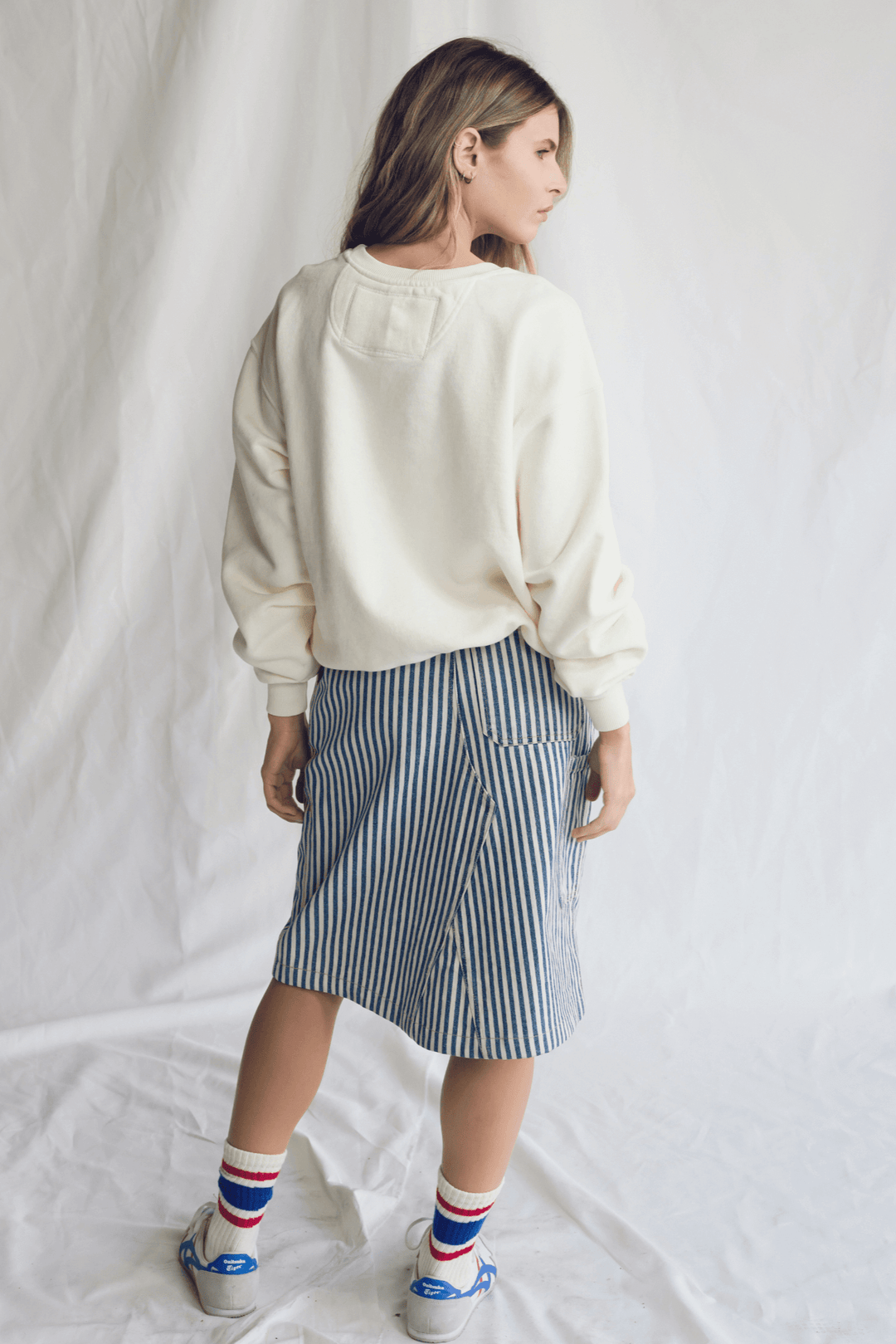 Embrace pure American comfort with our "I Love USA" Pullover! This isn't just a sweatshirt; it's a hug of patriotic pride, crafted from sumptuously soft 100% premium cotton in a timeless, versatile vanilla color. 