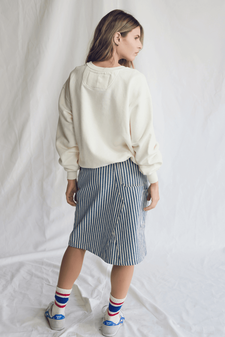 Embrace pure American comfort with our "I Love USA" Pullover! This isn't just a sweatshirt; it's a hug of patriotic pride, crafted from sumptuously soft 100% premium cotton in a timeless, versatile vanilla color. 