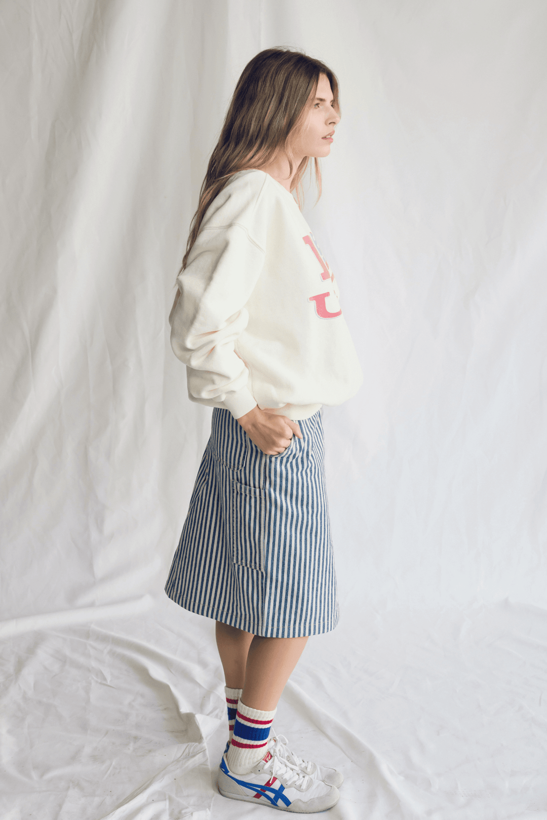 Embrace pure American comfort with our "I Love USA" Pullover! This isn't just a sweatshirt; it's a hug of patriotic pride, crafted from sumptuously soft 100% premium cotton in a timeless, versatile vanilla color. 