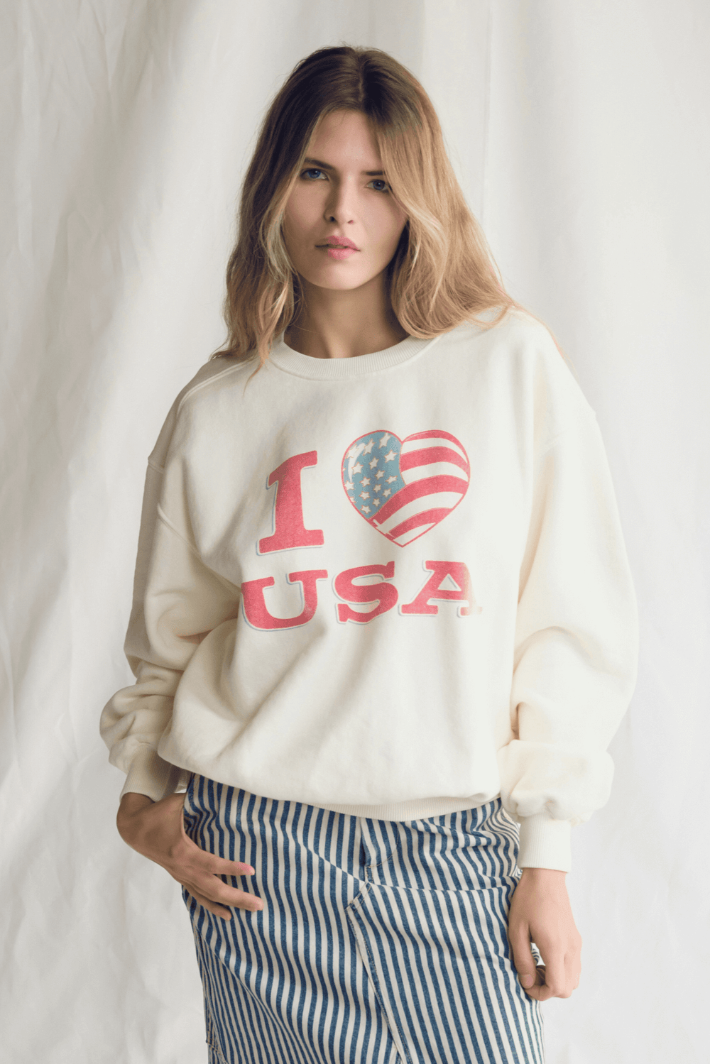 Embrace pure American comfort with our "I Love USA" Pullover! This isn't just a sweatshirt; it's a hug of patriotic pride, crafted from sumptuously soft 100% premium cotton in a timeless, versatile vanilla color. 