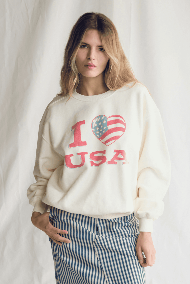 Embrace pure American comfort with our "I Love USA" Pullover! This isn't just a sweatshirt; it's a hug of patriotic pride, crafted from sumptuously soft 100% premium cotton in a timeless, versatile vanilla color. 