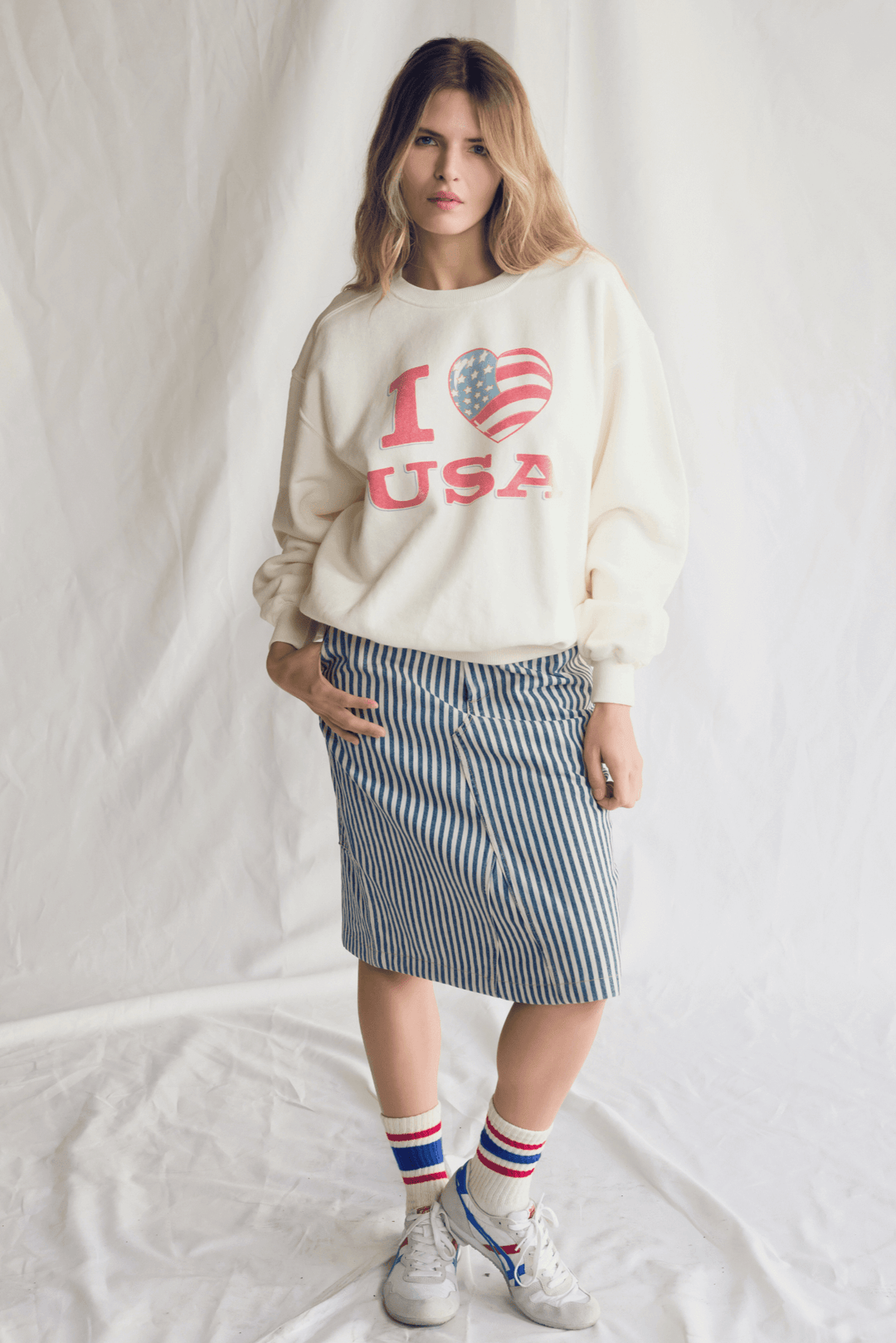 Embrace pure American comfort with our "I Love USA" Pullover! This isn't just a sweatshirt; it's a hug of patriotic pride, crafted from sumptuously soft 100% premium cotton in a timeless, versatile vanilla color. 