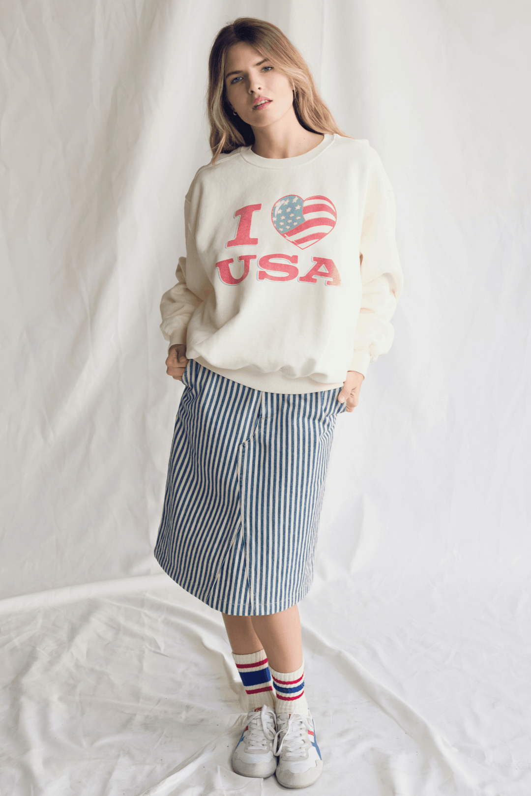 Embrace pure American comfort with our "I Love USA" Pullover! This isn't just a sweatshirt; it's a hug of patriotic pride, crafted from sumptuously soft 100% premium cotton in a timeless, versatile vanilla color. 