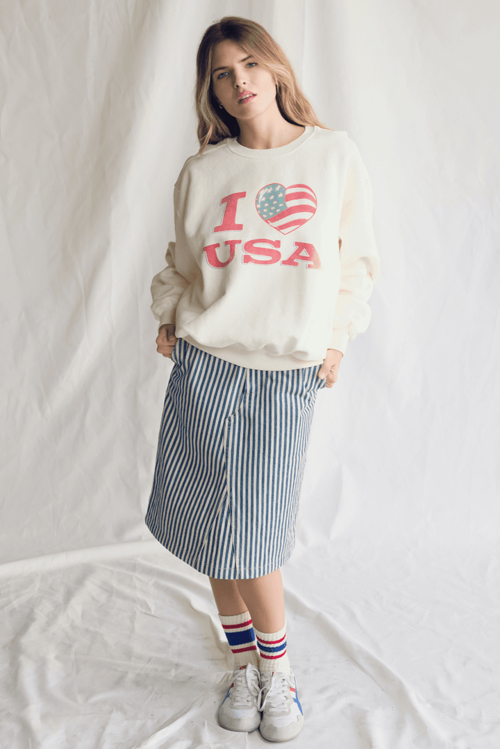 Embrace pure American comfort with our "I Love USA" Pullover! This isn't just a sweatshirt; it's a hug of patriotic pride, crafted from sumptuously soft 100% premium cotton in a timeless, versatile vanilla color. 
