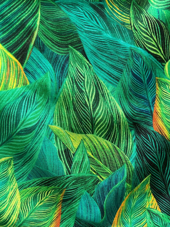 This top is for the vintage lover at heart! Shown in our leaves print, this 100% cotton top features bust darts for a flattering silhouette, a side zippered closure for ease of wear, and an oversized bow at the neckline for that perfect 1950's inspired look. 