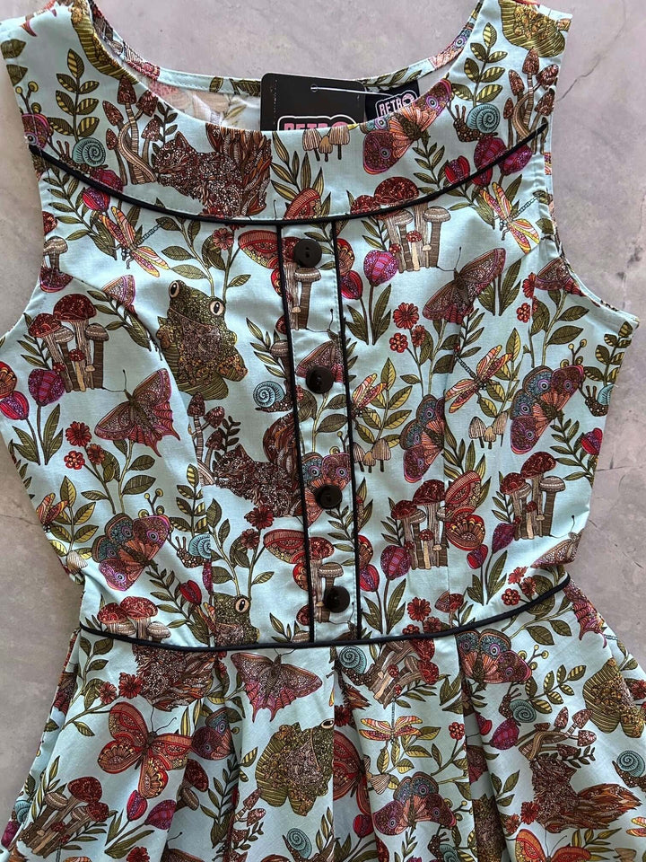 Vintage Style Dress Looking for a classic vintage style dress? Our Elizabeth cut with all its details is everything you could want and more! Shown in our Woodland Whimsy print, this cotton dress features piping details throughout the bodice