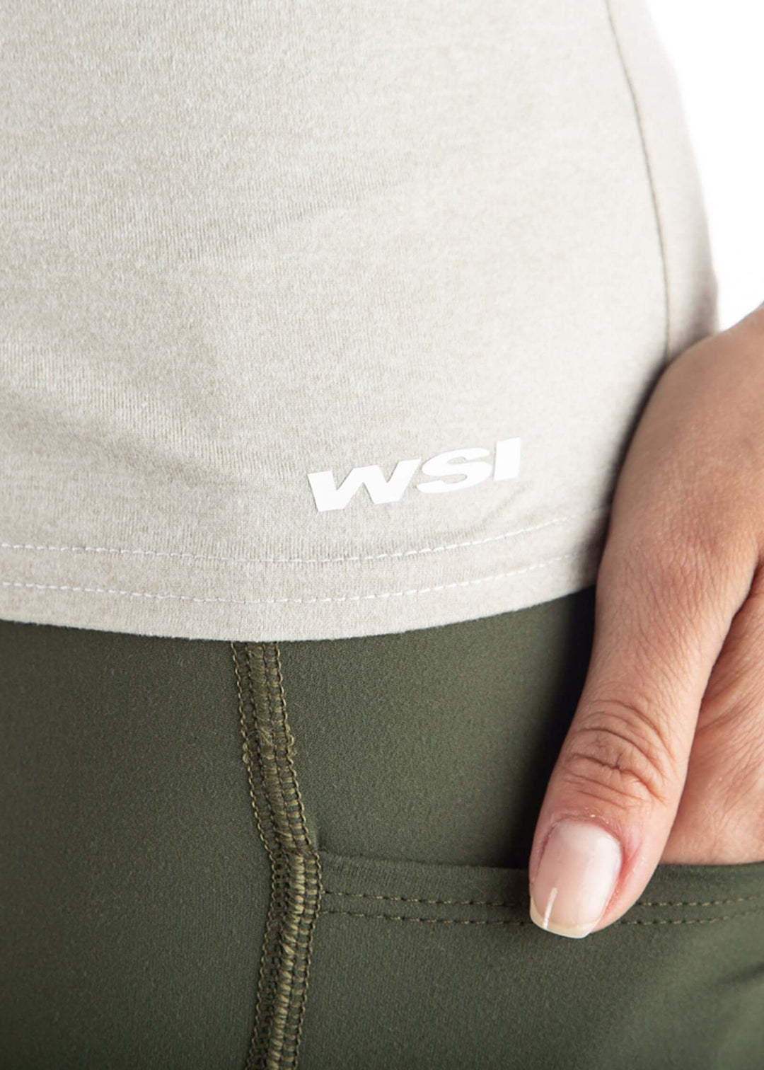 Super soft SoftTech™ Pro Relaxed fit, crew neck Lightweight & breathable fabric 4-way stretch Built-in UPF 50 for sun protection Perfect workout top or casual wear