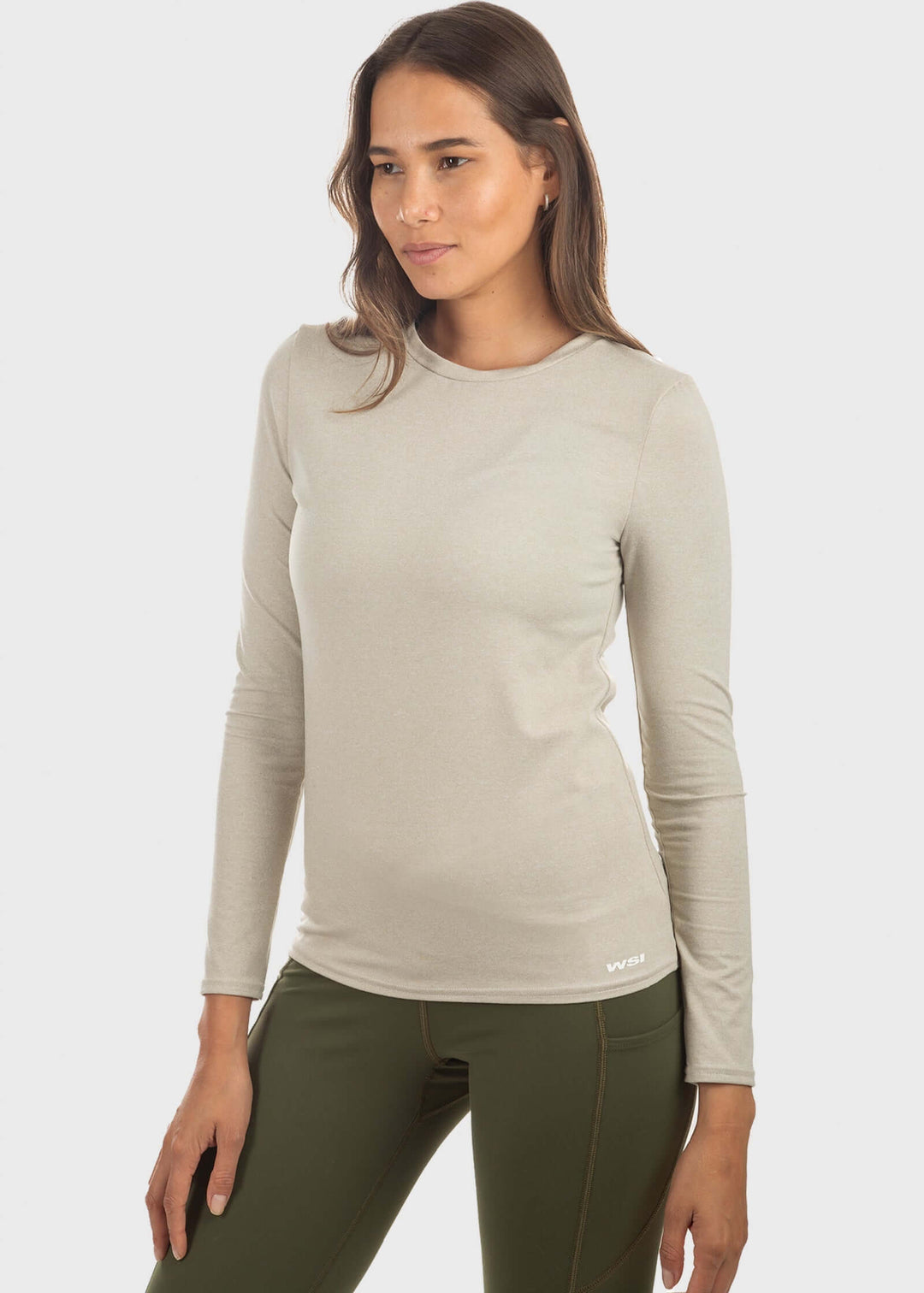 Super soft SoftTech™ Pro Relaxed fit, crew neck Lightweight & breathable fabric 4-way stretch Built-in UPF 50 for sun protection Perfect workout top or casual wear