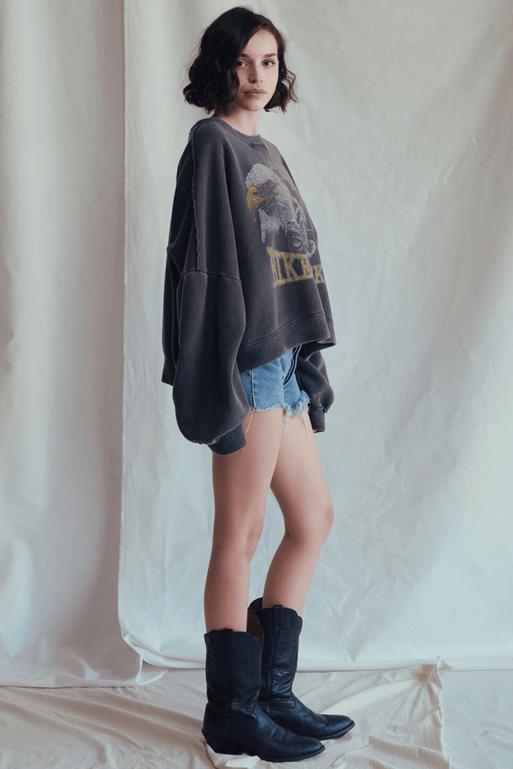 Ready to take on the open road? The Made in USA Daytona Sweatshirt is here to bring some bold, vintage-inspired style to your wardrobe. Celebrate Daytona Bike Week and the iconic Daytona Beach with playful designs, like a soaring eagle and American heritage.