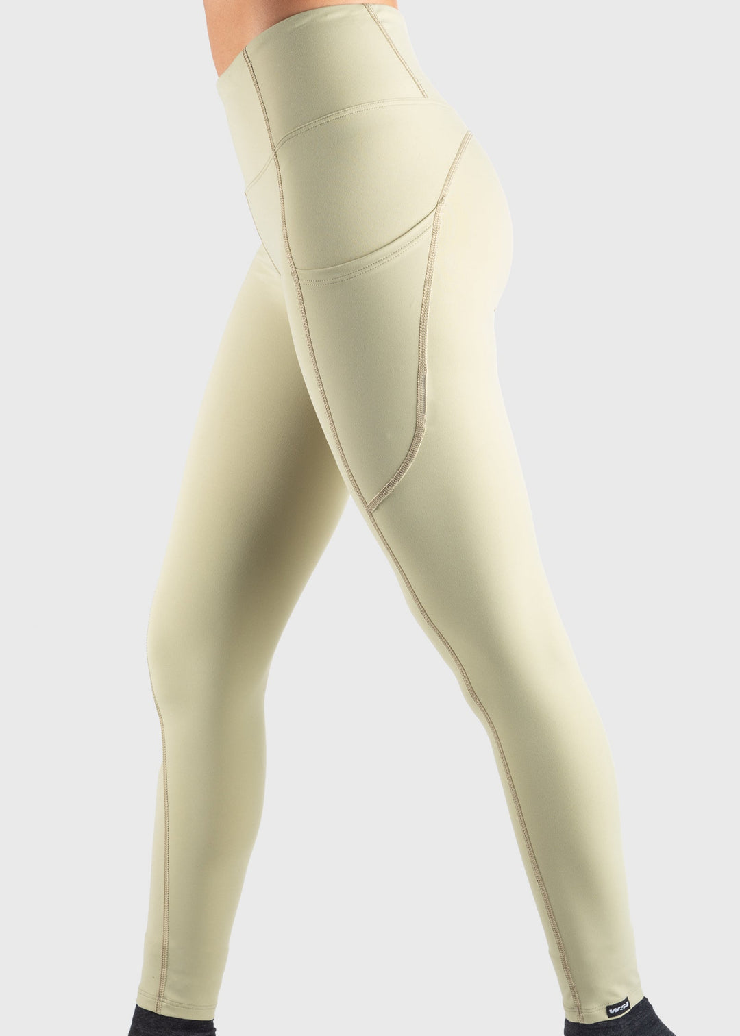 Experience ultimate comfort and functionality with the Hamptons Pocketed Legging. Designed with side pockets for easy storage, flat seams to prevent irritation, and no inner seam to enhance comfort while riding. Crafted from four-way stretch fabric, these leggings provide exceptional flexibility, durability, and a perfect fit for all-day wear.