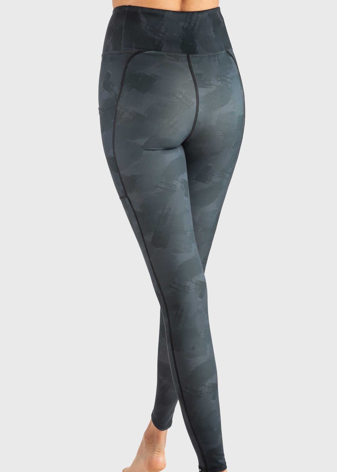 Feel the freedom to move with the 4-way stretch fabric that provides ultimate flexibility, durability, and comfort. The wide waistband comes with built-in elastic for a secure fit while you conquer the outdoors in your Blackout Camo Pocketed Leggings. With deep side pockets and no inner leg seam, you'll have all the comfort you need.

