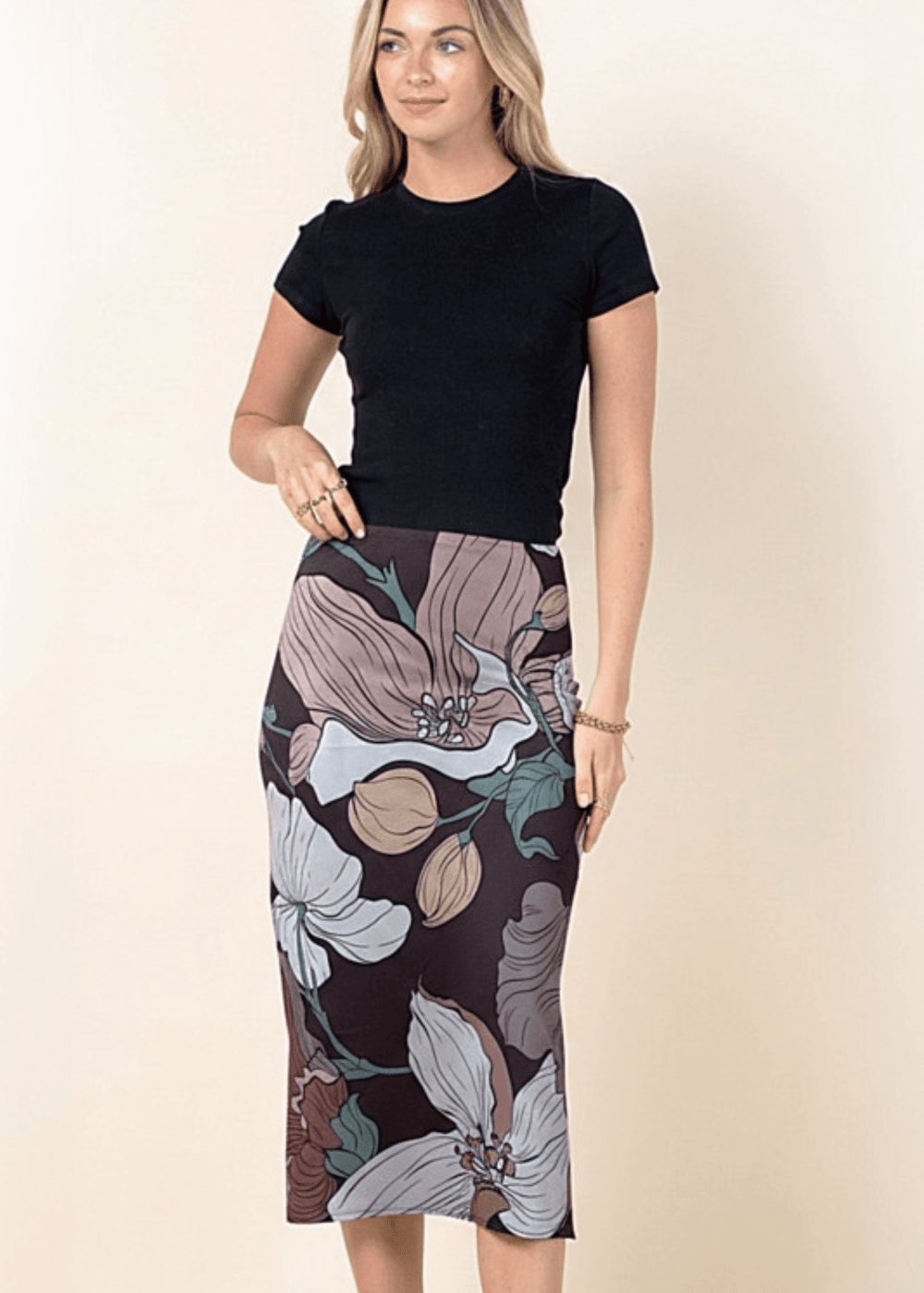 Effortless elegance meets everyday comfort in the Felicia Big Floral Print Midi Skirt. This made in USA lightweight piece features a stunning flower print that transitions seamlessly from casual to dressed-up occasions. The split side adds movement and modern flair, while the elastic waistband and stretchy fabric blend ensure all-day comfort and ease of wear. 