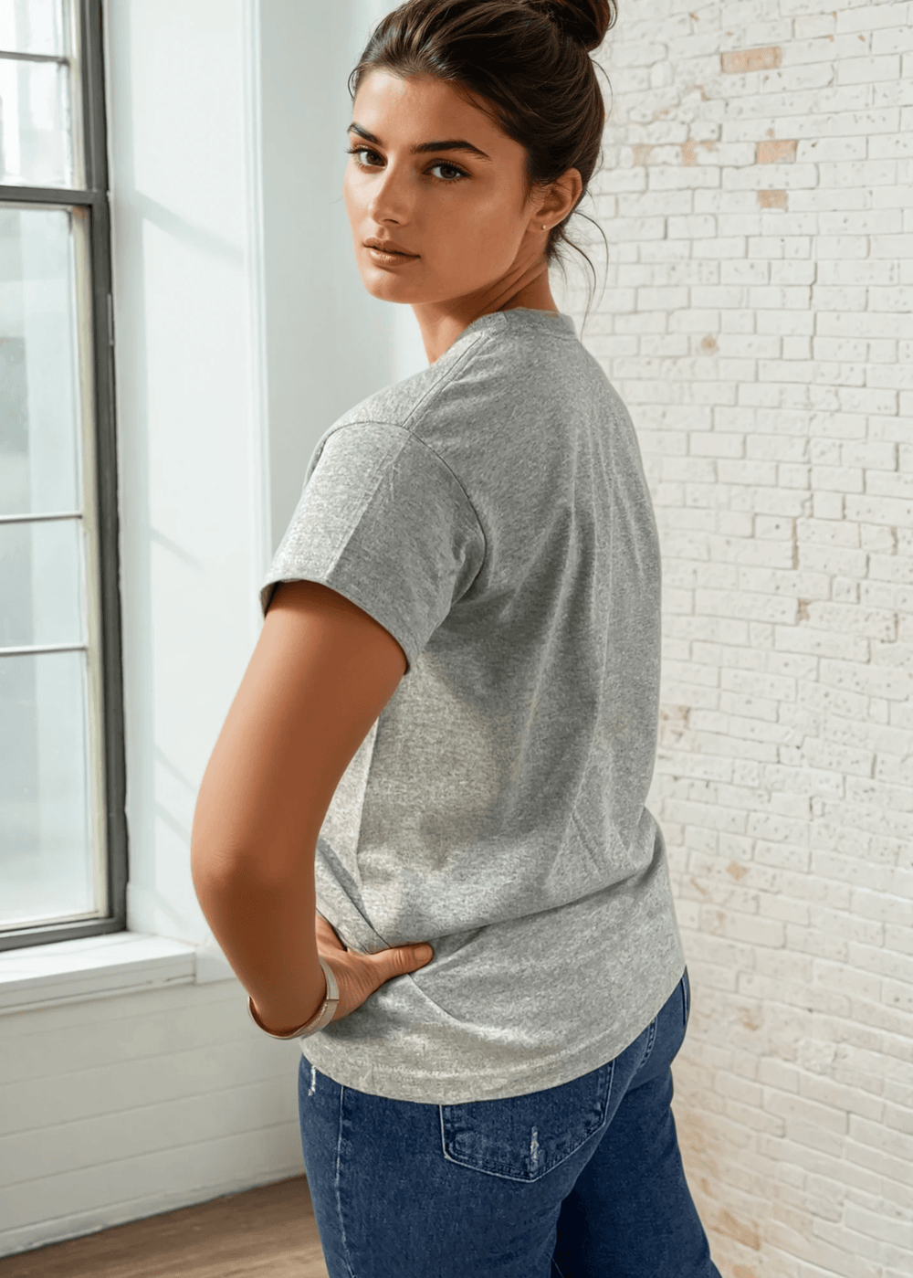 Women's heavyweight 100% cotton crew neck tee Made in USA. Longer length, relaxed fit, preshrunk. Heather gray. Sizes XS-3X. Classic & versatile wardrobe staple.