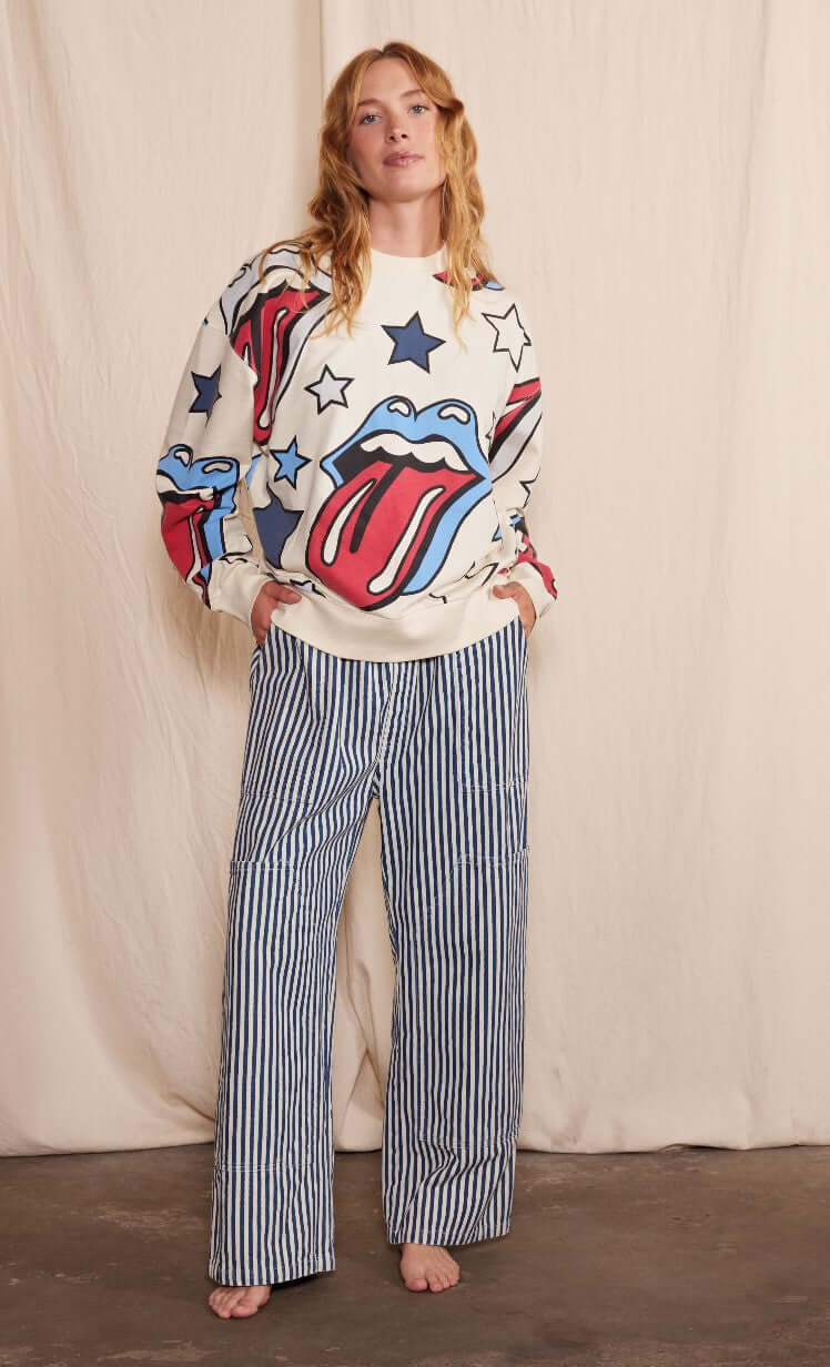 Can't get no satisfaction? This oversized sweatshirt is here to fix that! Introducing the Rolling Stones Loud Mouth Oversized Crewneck, a rock-and-roll dream come true. 