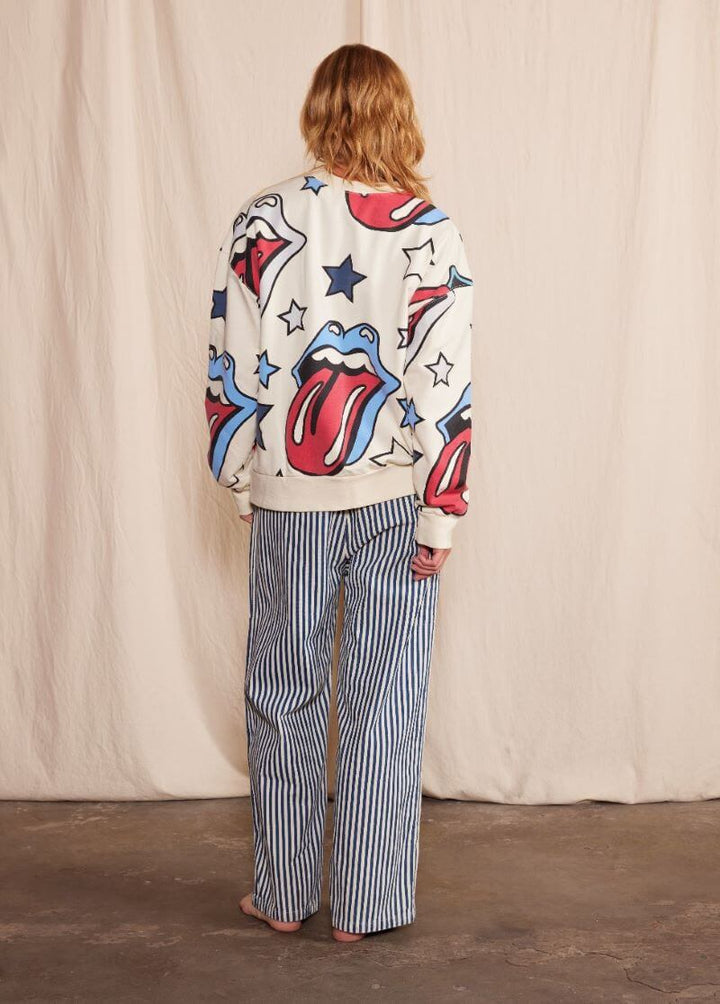 Can't get no satisfaction? This oversized sweatshirt is here to fix that! Introducing the Rolling Stones Loud Mouth Oversized Crewneck, a rock-and-roll dream come true. 