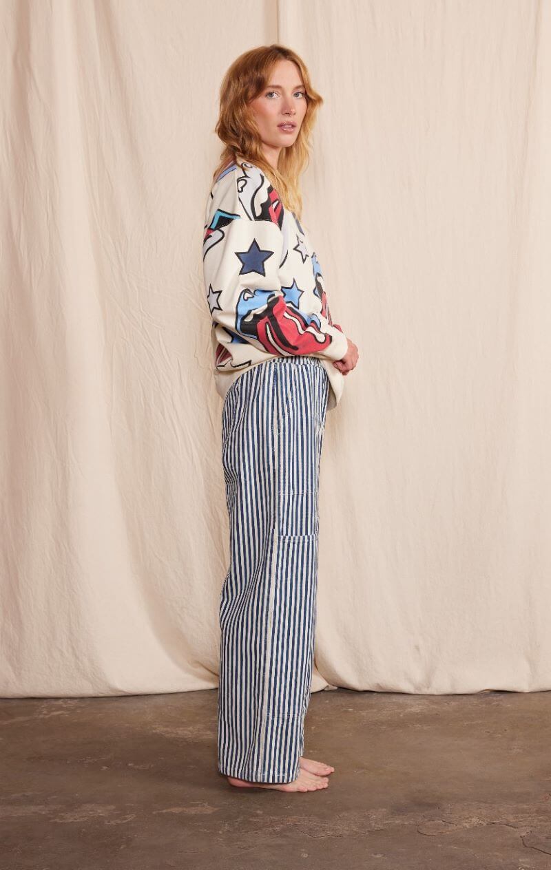 Can't get no satisfaction? This oversized sweatshirt is here to fix that! Introducing the Rolling Stones Loud Mouth Oversized Crewneck, a rock-and-roll dream come true. 