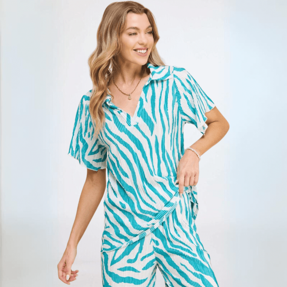 Turquoise Zebra Pleated Set Collared Short Sleeve Top Elastic Waist Bottoms Pleated Pants Crinkled Fabric Very Lightweight 100% Polyester Made in USA