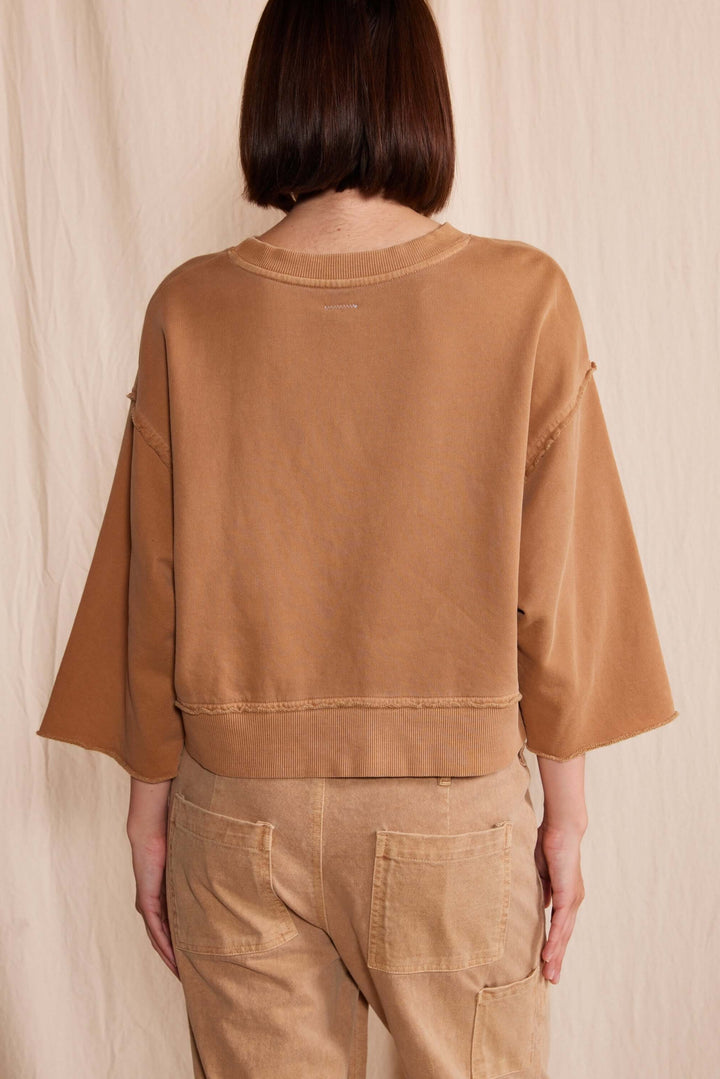 Elevate your wardrobe with the People of Leisure Dana Top made in USA, a masterpiece of sustainable elegance. Made from 100% organic cotton, this long-sleeve shirt embodies ethical fashion and luxurious comfort.