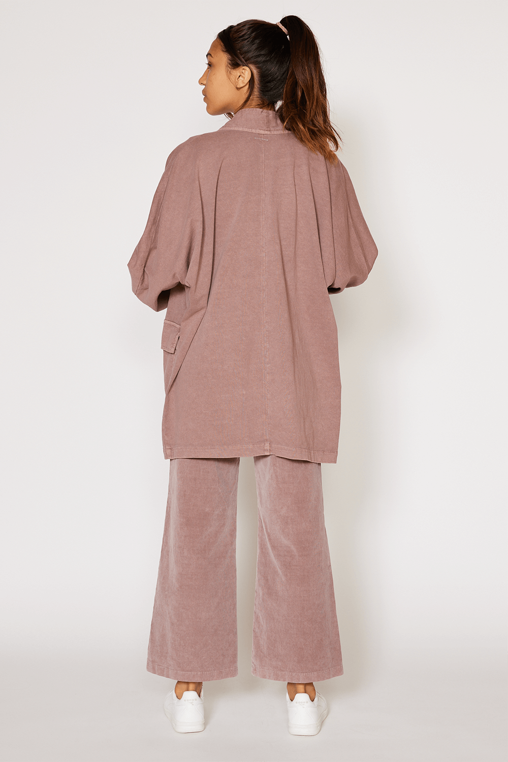 The Joni is our most stylish, fluid easy look cardigan. Knitted from 100% Organic Cotton, open front, long sleeve with two front pockets for comfort. Pair with our Perfect Tee, throw on a pair of jeans and you are ready to hit the city. + Vintage Black/ Sand Stone/ Desert Rose+ Machine wash cold/warm+ Tumble dry on low+ Available in S/M or L/XL 100% Organic Cotton Ethically made in Los Angeles, CA