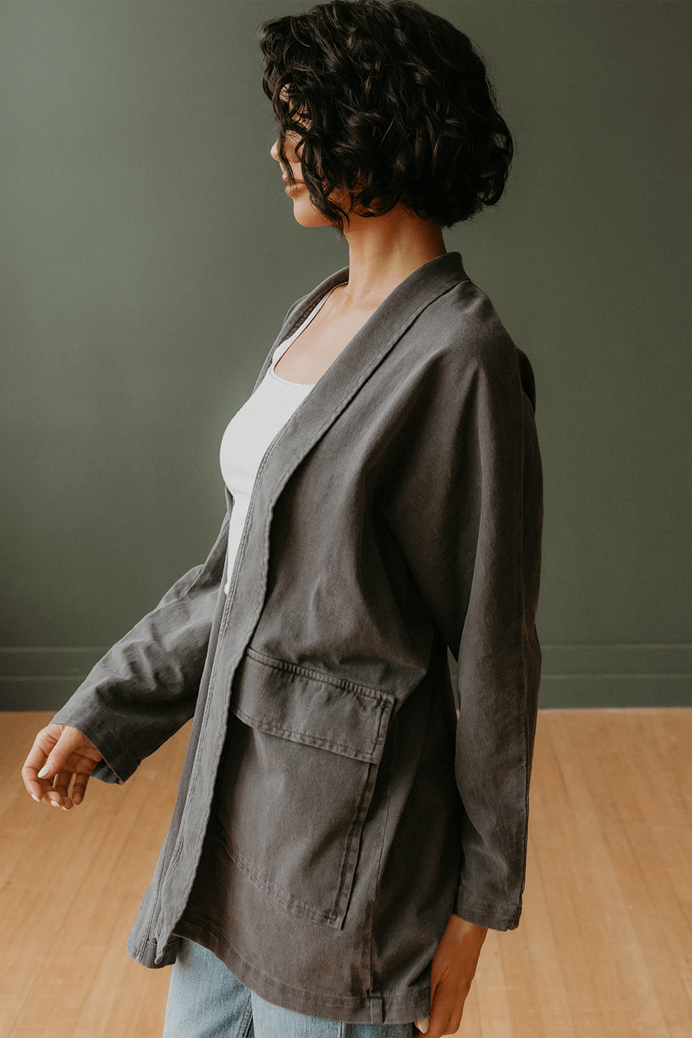 The Joni is our most stylish, fluid easy look cardigan. Knitted from 100% Organic Cotton, open front, long sleeve with two front pockets for comfort. Pair with our Perfect Tee, throw on a pair of jeans and you are ready to hit the city. + Vintage Black/ Sand Stone/ Desert Rose+ Machine wash cold/warm+ Tumble dry on low+ Available in S/M or L/XL 100% Organic Cotton Ethically made in Los Angeles, CA