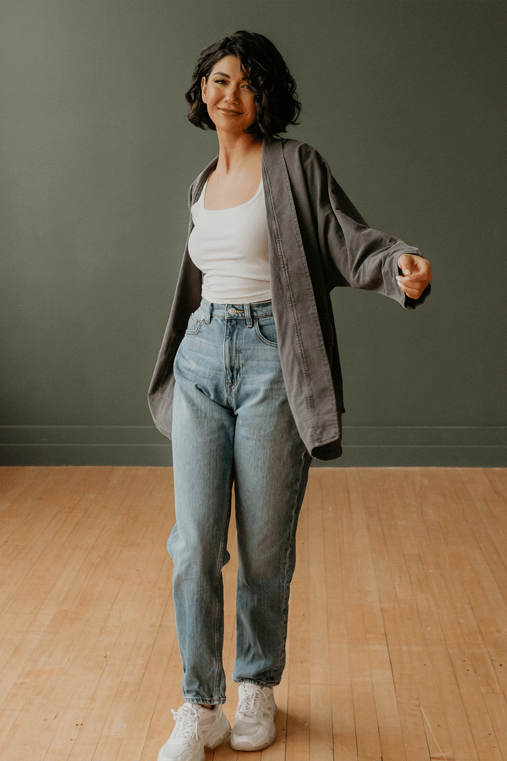 The Joni is our most stylish, fluid easy look cardigan. Knitted from 100% Organic Cotton, open front, long sleeve with two front pockets for comfort. Pair with our Perfect Tee, throw on a pair of jeans and you are ready to hit the city. + Vintage Black/ Sand Stone/ Desert Rose+ Machine wash cold/warm+ Tumble dry on low+ Available in S/M or L/XL 100% Organic Cotton Ethically made in Los Angeles, CA