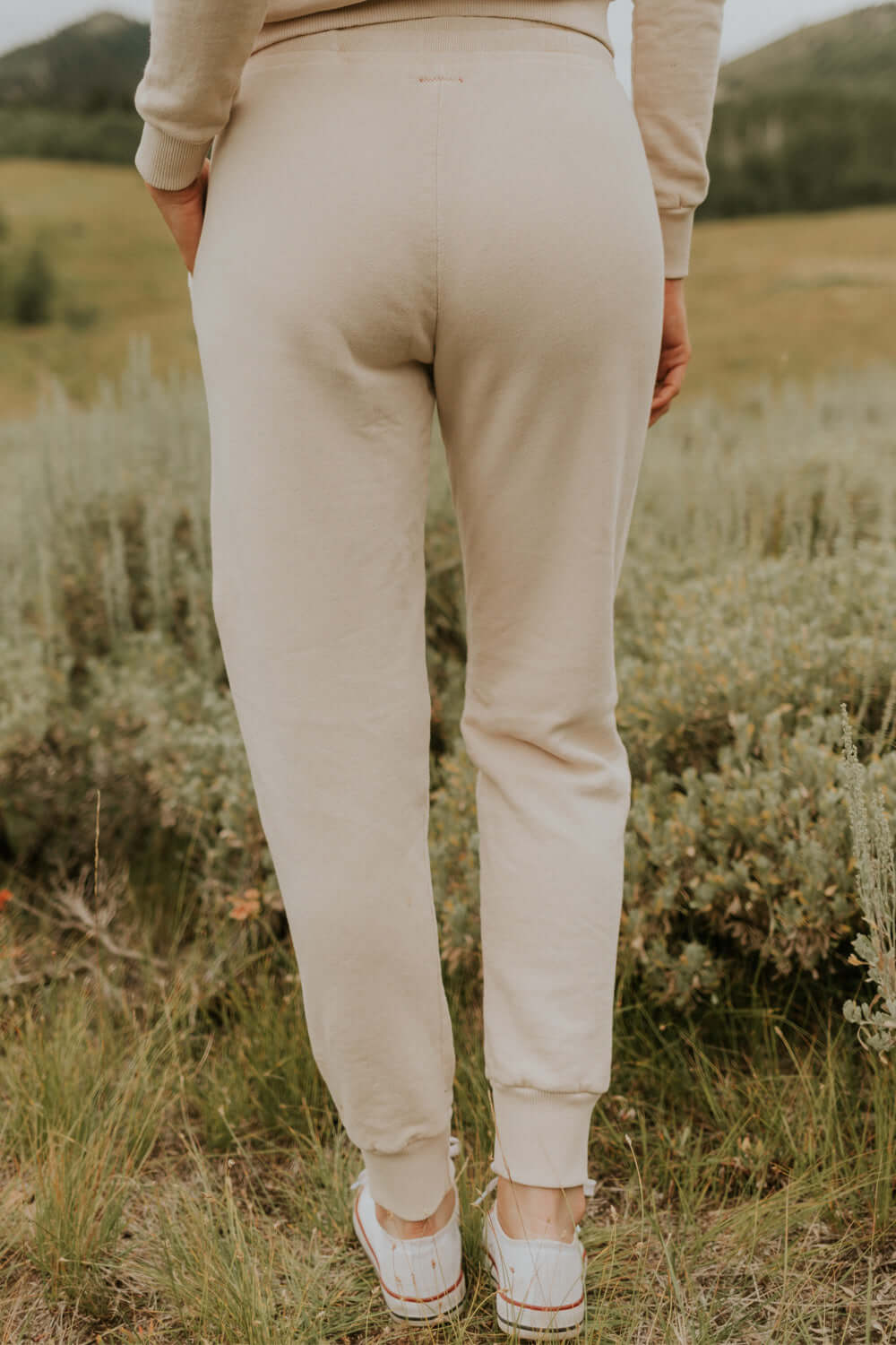 This vintage inspired joggers are made from light-weight 100% organic cotton. Wear this on a cozy coffee date or a movie night in with friends.