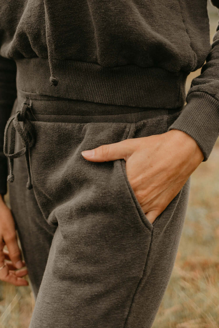 This vintage inspired joggers are made from light-weight 100% organic cotton. Wear this on a cozy coffee date or a movie night in with friends.