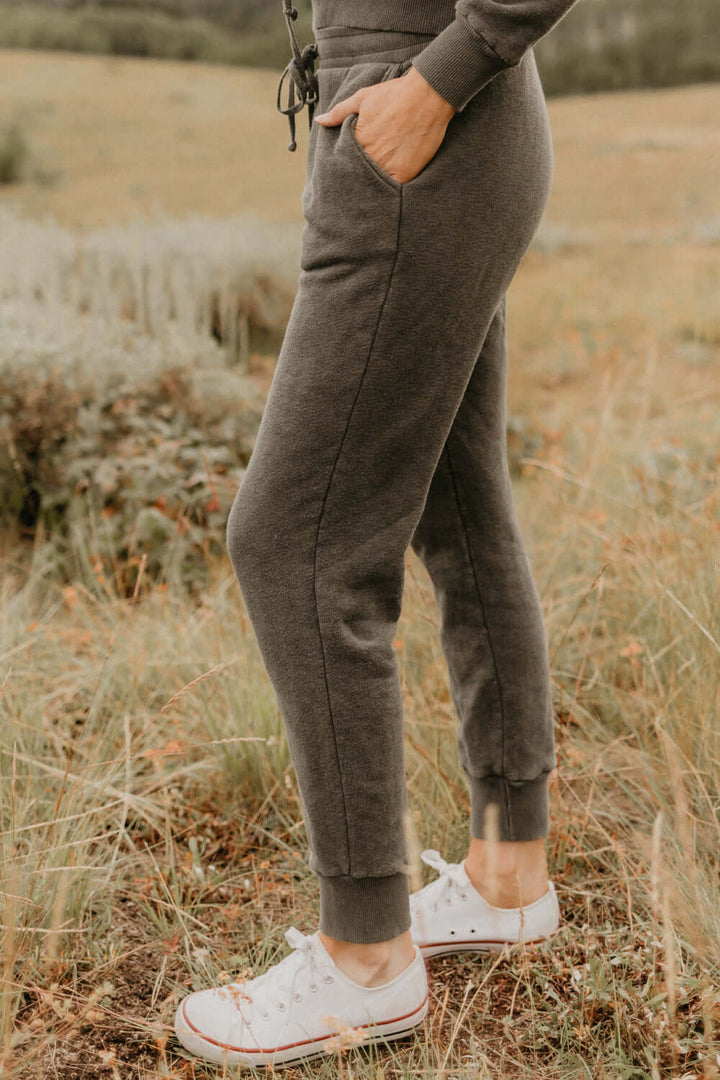 This vintage inspired joggers are made from light-weight 100% organic cotton. Wear this on a cozy coffee date or a movie night in with friends.
