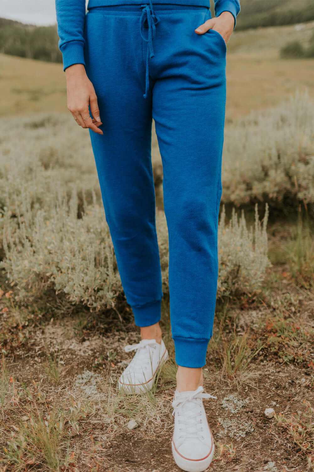 This vintage inspired joggers are made from light-weight 100% organic cotton. Wear this on a cozy coffee date or a movie night in with friends.