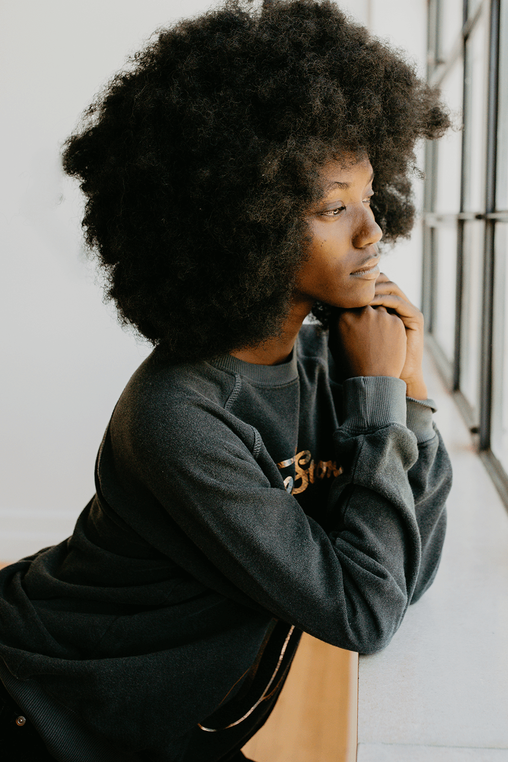 Plunge into the iconic age of rock with the Sticky Fingers Sweatshirt by the Rolling Stones. Composed of 50% organic cotton / 50% recycled polyester, this gender-neutral sweatshirt in a faded black shade is a salute to both the legendary band and eco-responsibility.