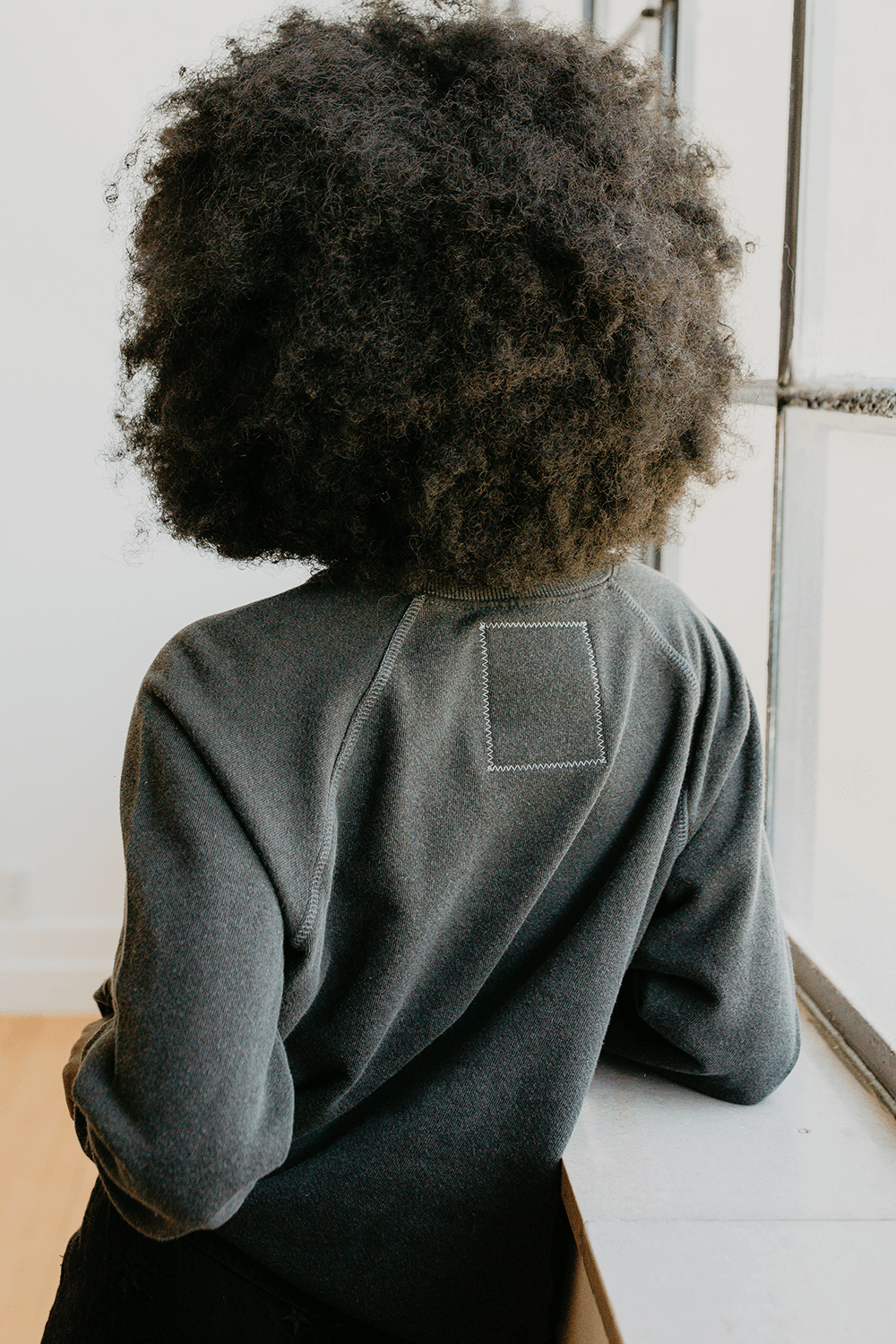 Plunge into the iconic age of rock with the Sticky Fingers Sweatshirt by the Rolling Stones. Composed of 50% organic cotton / 50% recycled polyester, this gender-neutral sweatshirt in a faded black shade is a salute to both the legendary band and eco-responsibility.