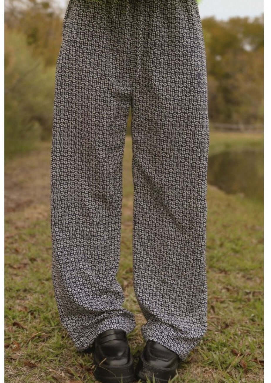 If She Loves Ladies Vintage Flower Pattern Relaxed Fit Pull-On Style Pants with Elastic Waist in Navy & White | Made in USA | Women's Made in America Boutique