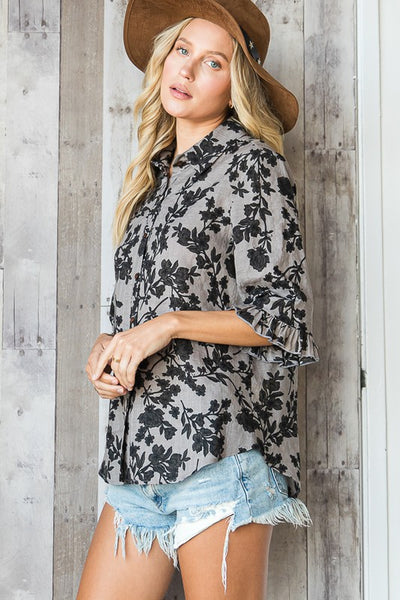She's Got This Ruffled Short Sleeve Top